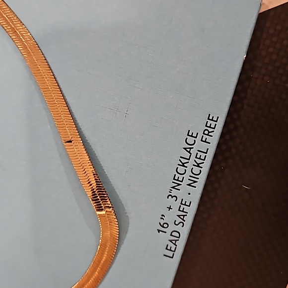 House Of Harlow 1960 Herringbone Snake Chain Necklace New in Box - Picture 3 of 4